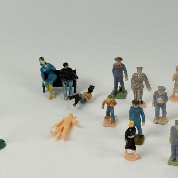 HO Scale Miniature Train Accessories 22 Figures 5 Lamp Posts 1 Bench - Picture 3 of 7